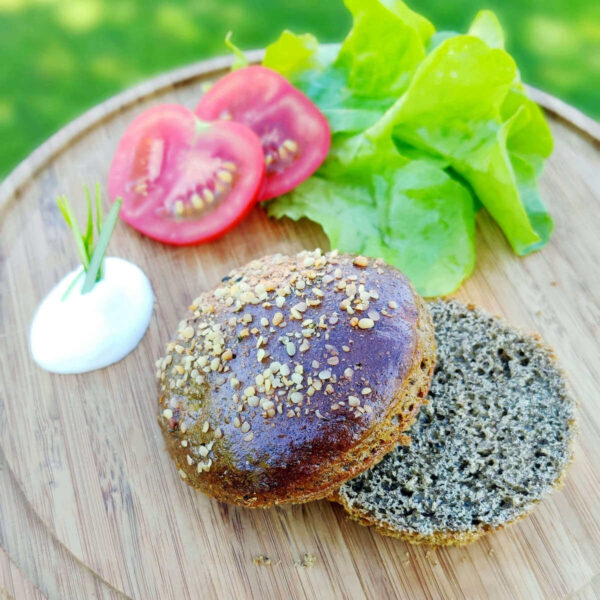 Hanf Dinkelbrötchen z. B. als Burgerbrötchen mit Hanfsamen und Hanfprotein